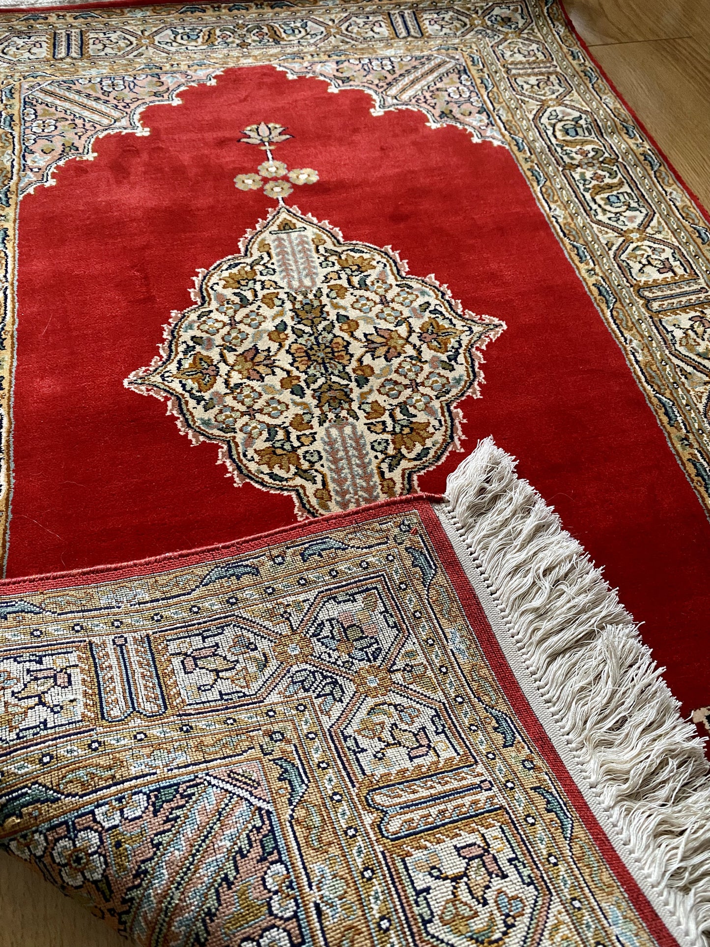 Hand knotted Kashmir Silk Rug