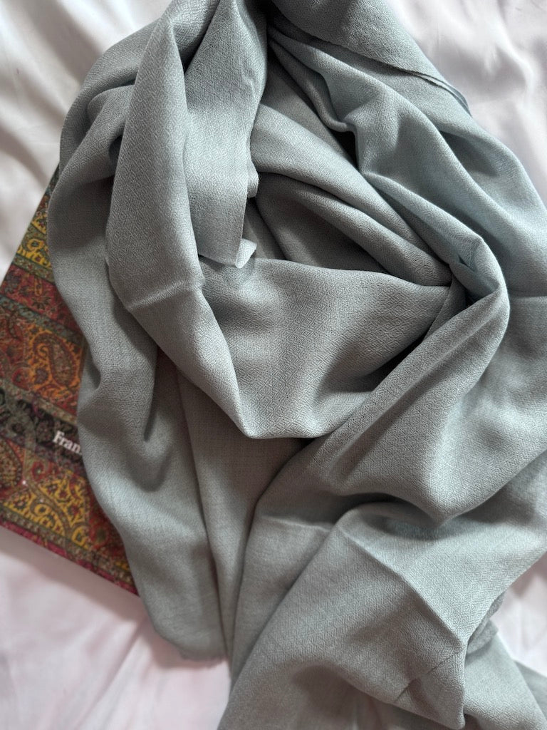 Grey Colour Hand-woven Cashmere Scarf