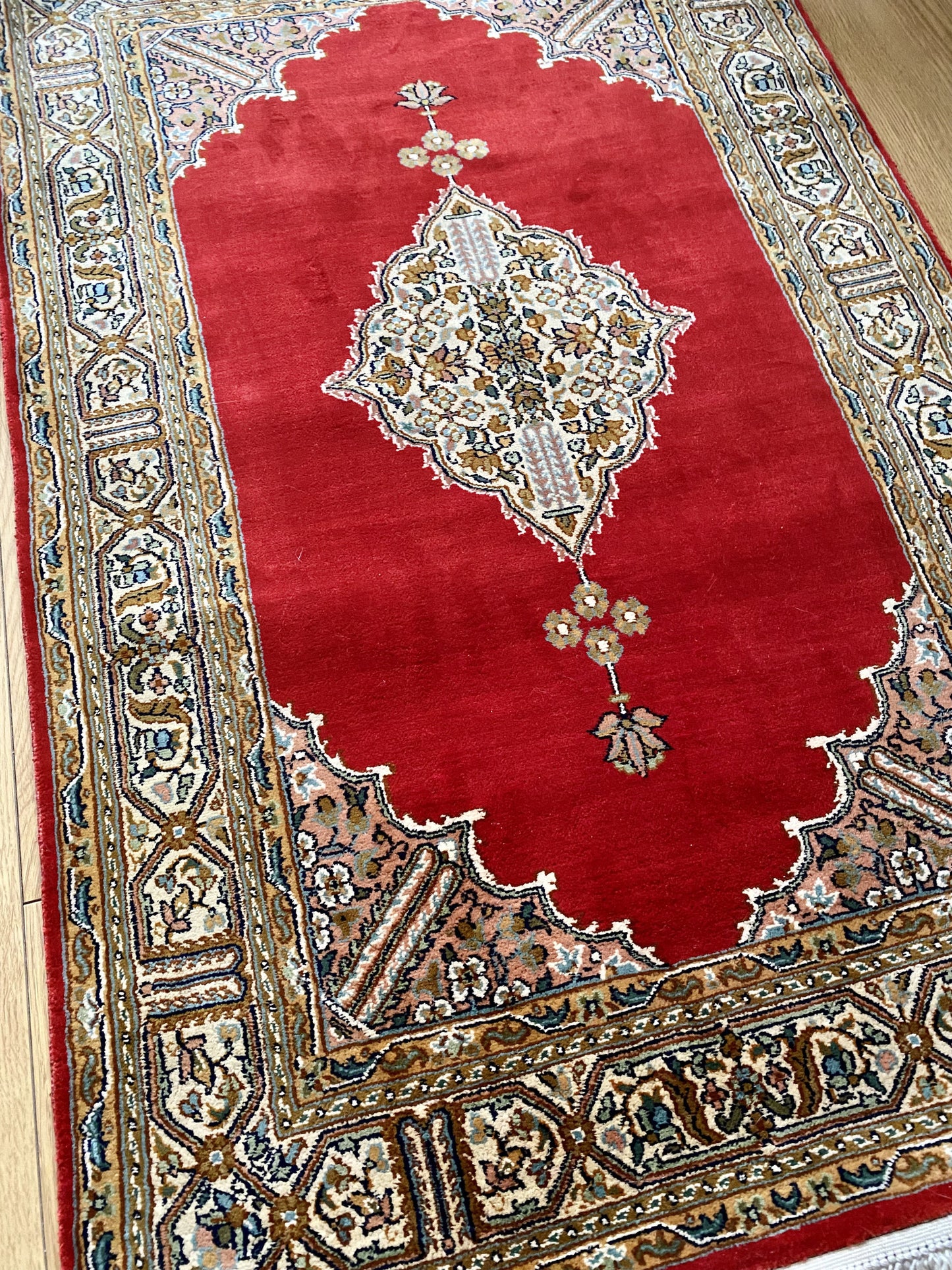 Hand knotted Kashmir Silk Rug