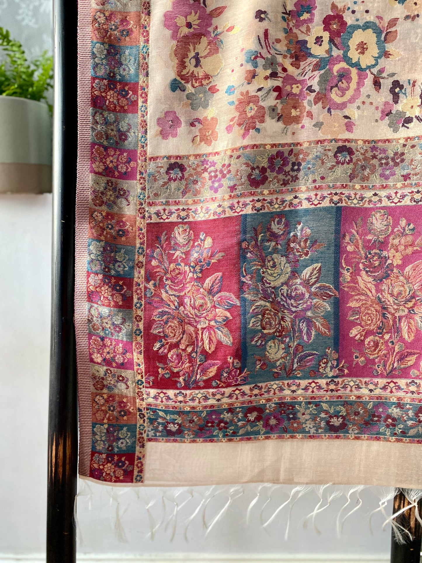Kani Design Silk Saree Embroidery Creamy Muti Colour_Japanese Flower Pattern Shawl