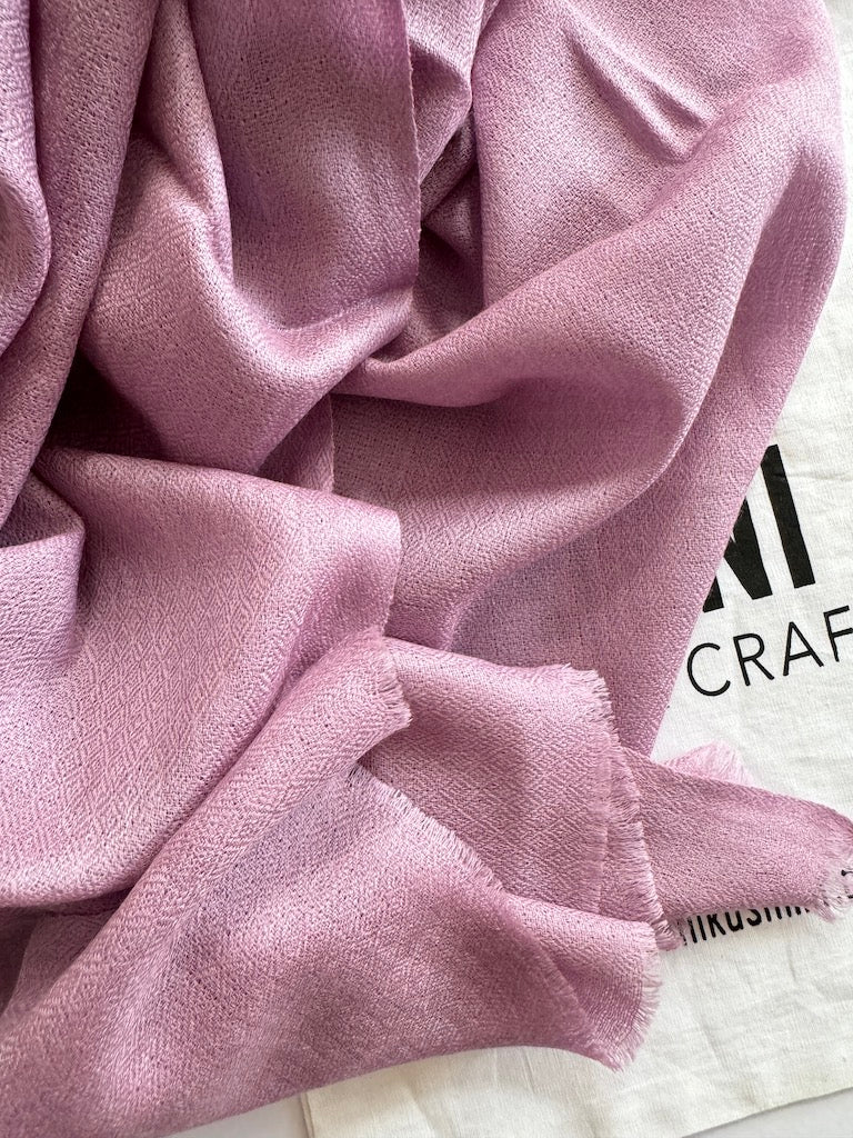 Light Mist Violet Hand-woven Cashmere Scarf from Kashmir